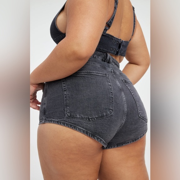 Good American Micro Denim Shorts - Picture 4 of 6